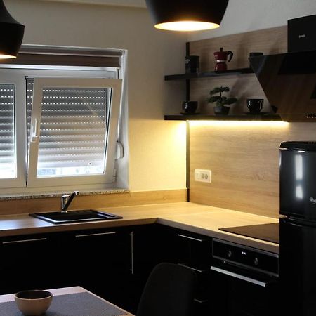 Gold & Black Apartment Zara Esterno foto