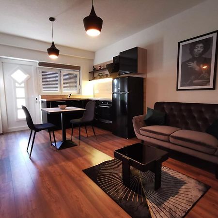 Gold & Black Apartment Zara Esterno foto