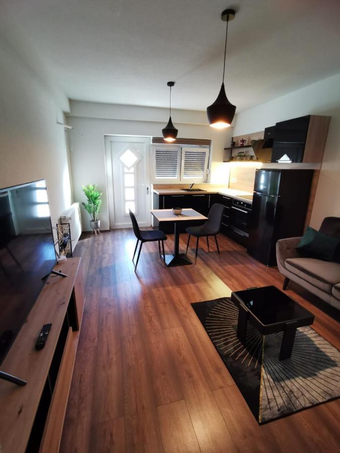 Gold & Black Apartment Zara Esterno foto